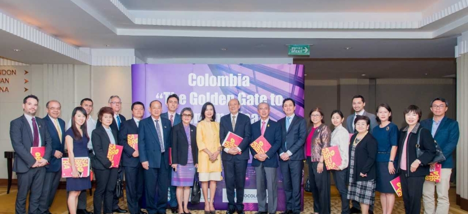 El Embajador Ándelfo García se reunió con Representantes de Procolombia