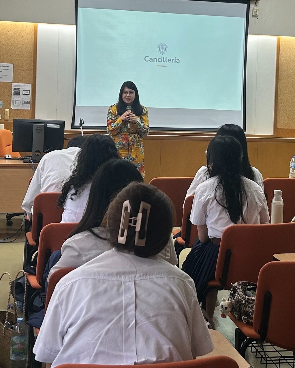 Estudiantes de la Facultad de Letras de la Sección de Español de la Universidad Chulalongkorn Créditos: Embajada de Colombia