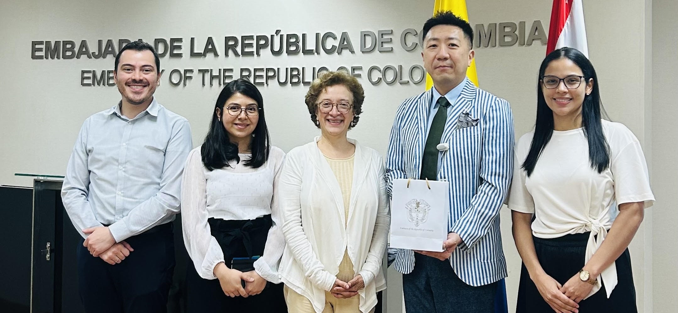 Embajadora Alicia Alfaro sostuvo reunión con el Director de Desarrollo de Negocios de AmaWaterways, Melvyn Yap