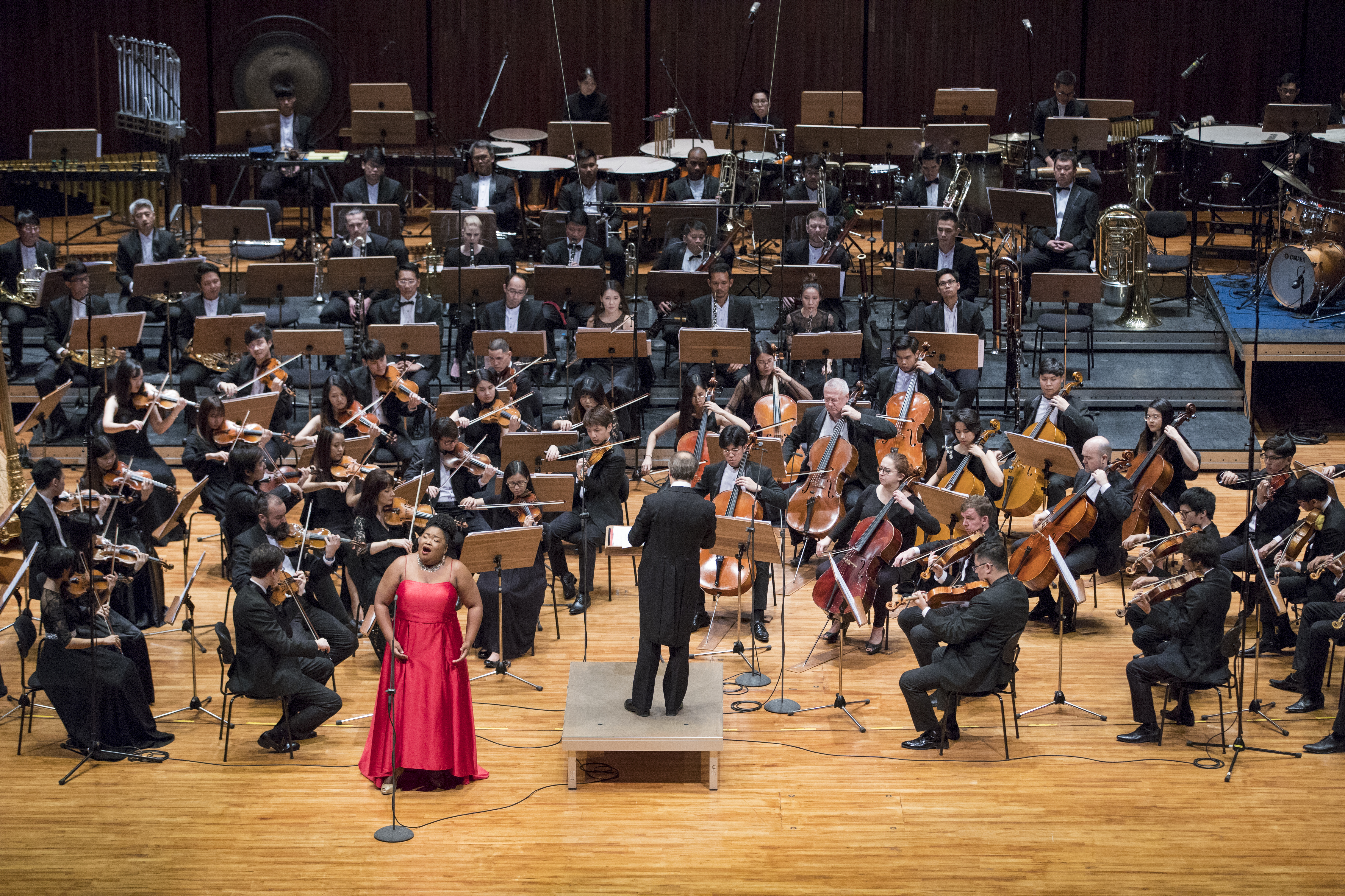 La Embajada de Colombia en Bangkok presentó a la soprano Betty Garcés junto a la Orquesta Filarmónica del país