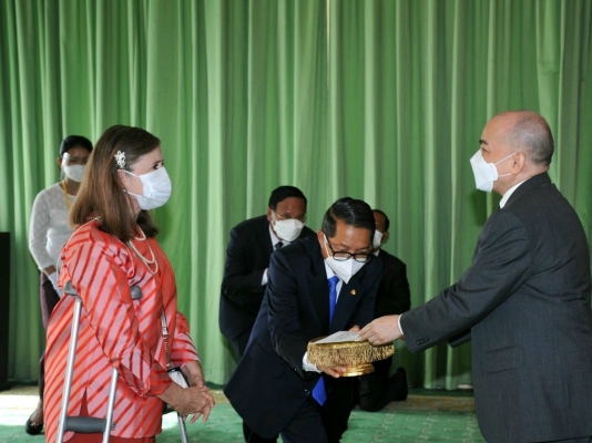 Embajadora Ana María Prieto Abad presentó sus cartas credenciales al Rey de Camboya, Su Majestad Preah Bat Samdech Preah Boromneath Norodom Sihamoni