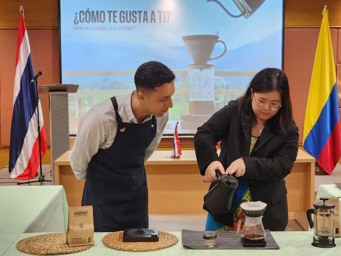 Finalizó con éxito el curso de español para diplomáticos y funcionarios tailandeses 2024 con taller de enseñanza sobre café colombiano