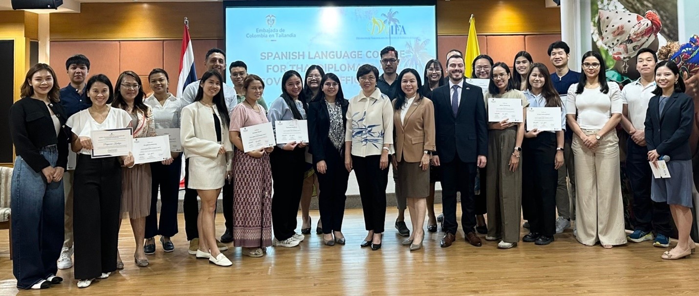 Finalizó con éxito el curso de español para diplomáticos y funcionarios tailandeses 2024 con taller de enseñanza sobre café colombiano