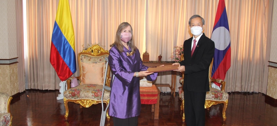 Embajadora Ana María Prieto presentó cartas credenciales como Embajadora No Residente en la República Democrática Popular de Lao
