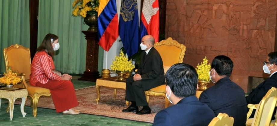 Embajadora Ana María Prieto Abad presentó sus cartas credenciales al Rey de Camboya, Su Majestad Preah Bat Samdech Preah Boromneath Norodom Sihamoni