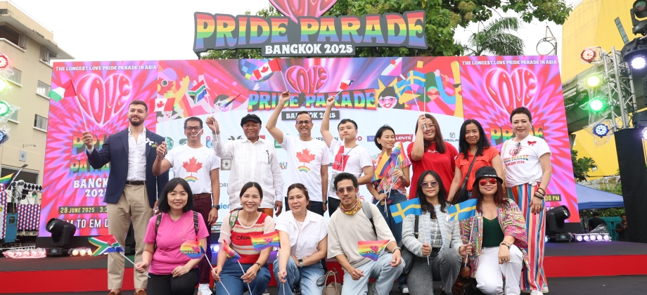 Embajada de Colombia en Tailandia participó en desfile del mes del orgullo LGBTIQIAN+