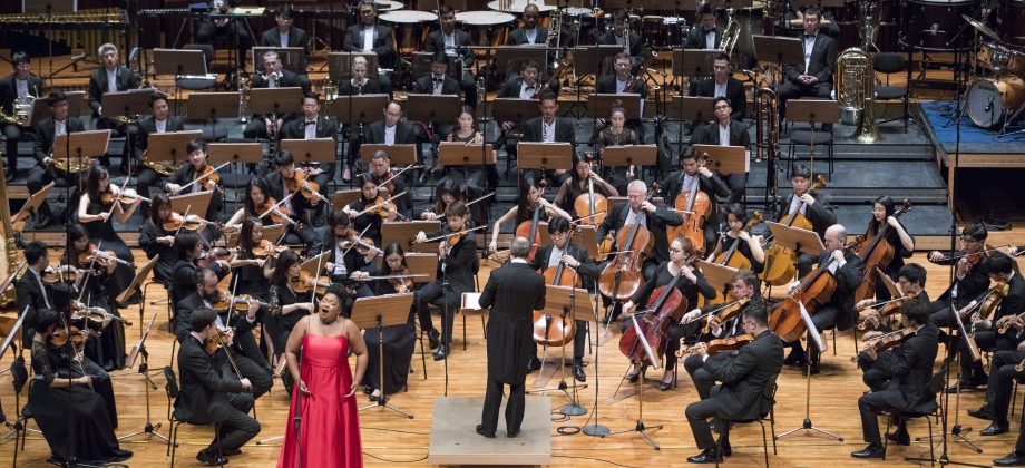 La Embajada de Colombia en Bangkok presentó a la soprano Betty Garcés junto a la Orquesta Filarmónica del país