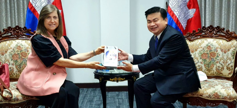 Embajadora Ana María Prieto Abad se reunió con el Director General del Departamento Jurídico, Consular y de Fronteras de Camboya