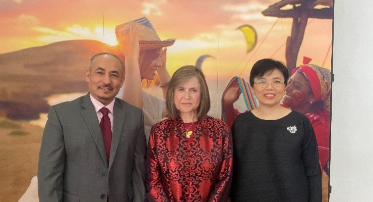 Embajadora Ana María Prieto junto a la Directora de la Academia Diplomática de Tailandia, Embajadora Thitiporn Chirasawadi. 
