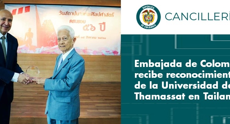 La Embajada de Colombia en Tailandia recibe reconocimiento de la Universidad de Thamassat