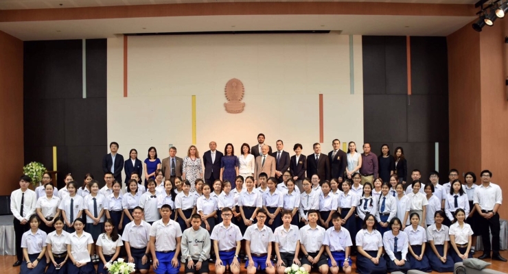 El Embajador de Colombia en Tailandia participó en la apertura del curso de español para estudiantes tailandeses en países de América Latina