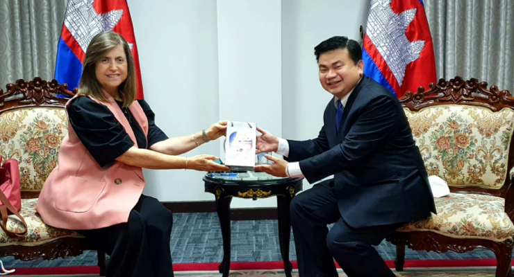 Embajadora Ana María Prieto Abad se reunió con el Director General del Departamento Jurídico, Consular y de Fronteras de Camboya